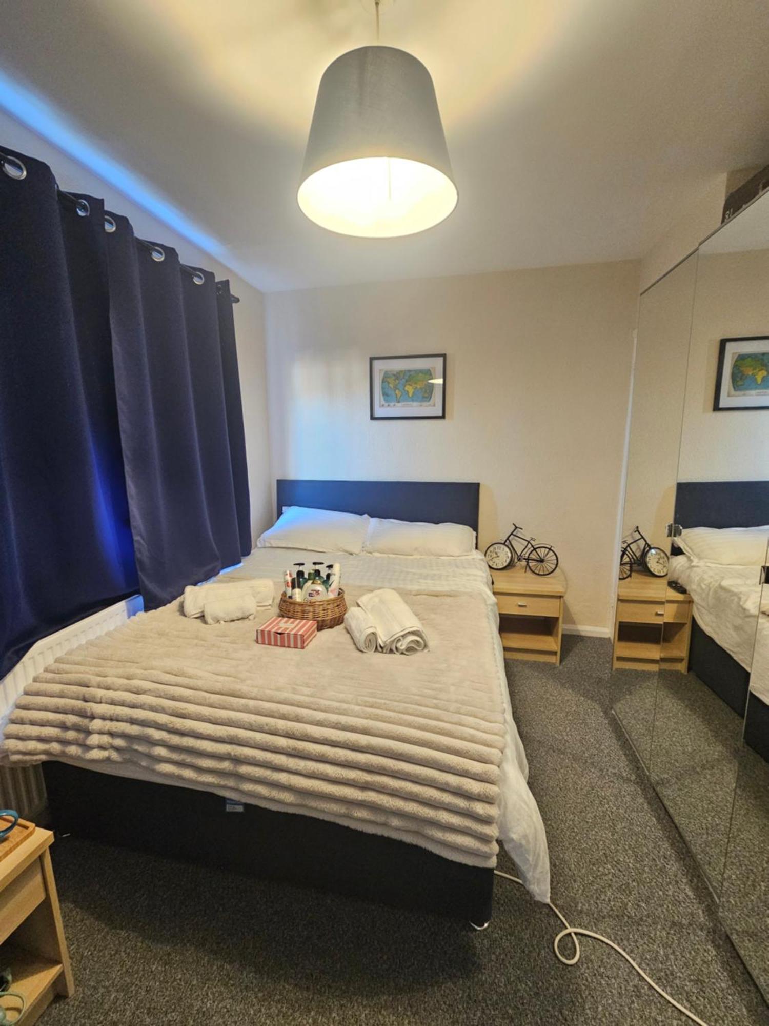 Double Bedroom Located Close To Manchester Airport Wythenshawe Exterior foto